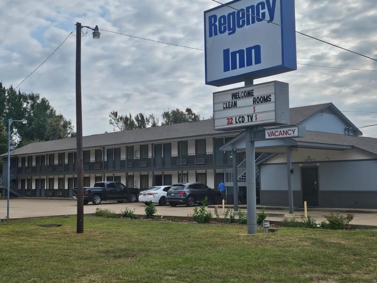 Regency Inn Jewett Экстерьер фото